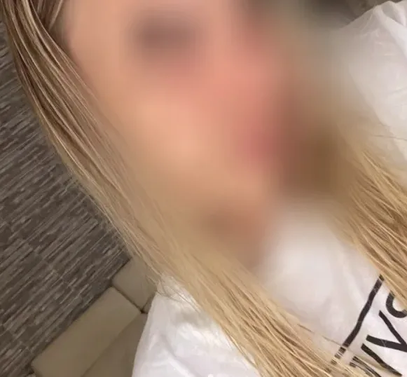 Clara, 20