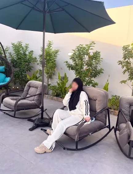 Laura, 26