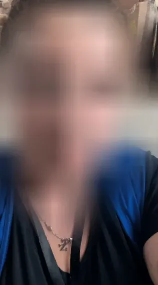 Mia, 30
