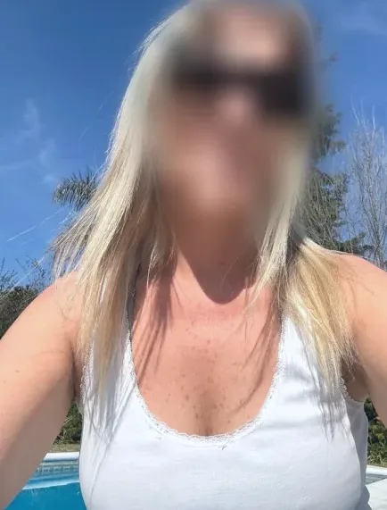 Mirela, 40