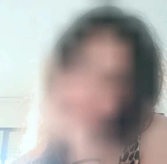 Nele, 25