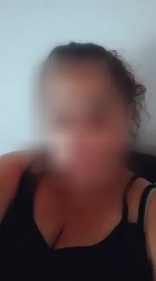 Rosa, 33
