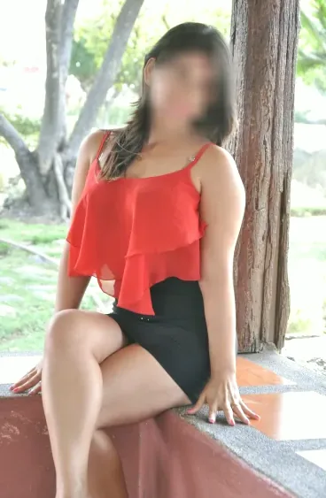 Viktoria, 33